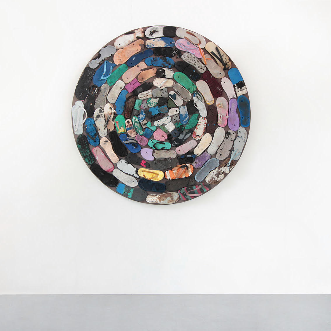 Bianchizardin – Catherine Leo – Cohaesum – 2016 – Wood, acrylic, plastic – 140 cm diametro