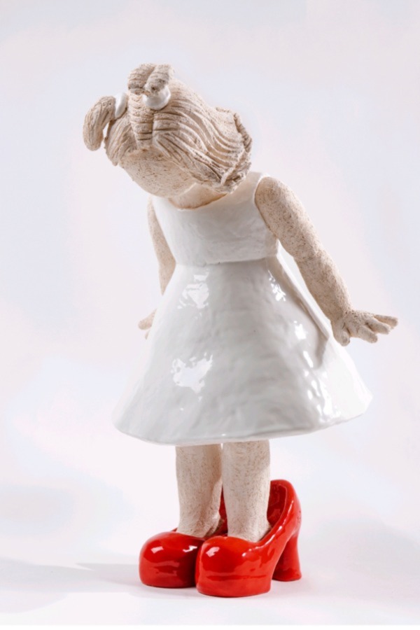 Projektraum Lucas Cuturi_Margherita Grasselli_Adele and her little red shoes_raku sila clay, red and white glaze, red and white crystalline_38x54x30cm_2020